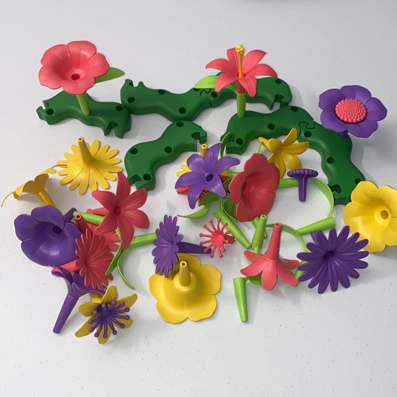 Green Toys Build A Flower Garden Bouquet Pretend Play Fine Motor Skills Toy - Picture 1 of 6